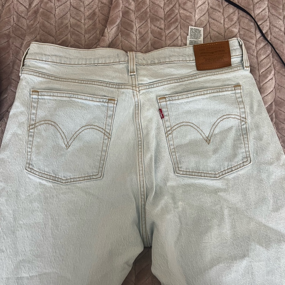 Levi’s wedgie straight - these are so flattering